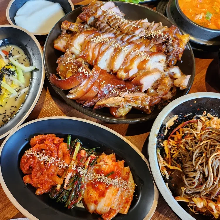 족발·쟁반국수