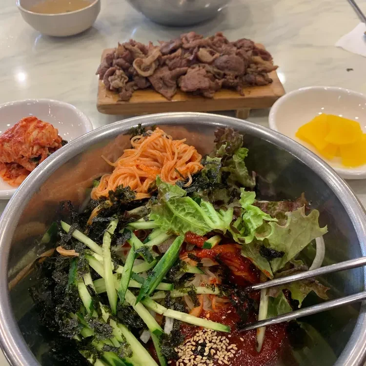 비빔국수·숯불고기